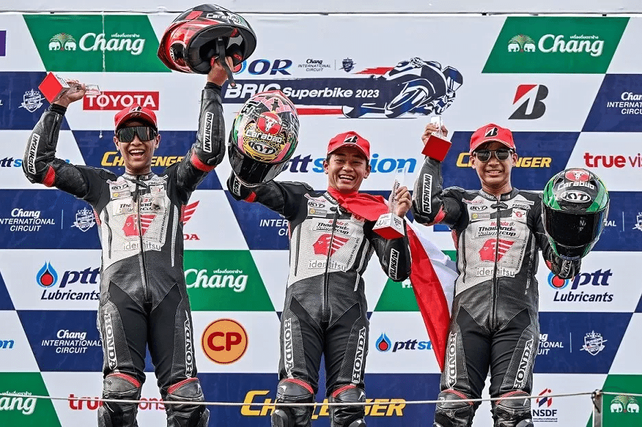 Pebalap Astra Honda, Bikin Merah Putih Berkibar di Thailand